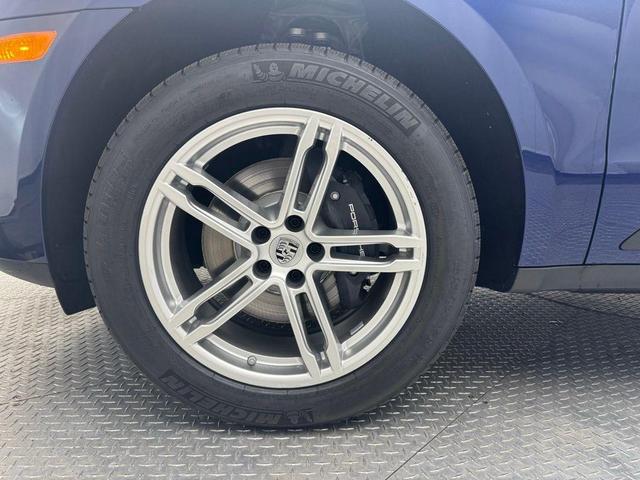 Photo of 2025 Blue Metallic Porsche Macan