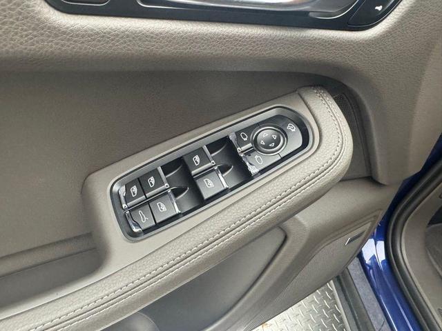 Photo of 2025 Blue Metallic Porsche Macan