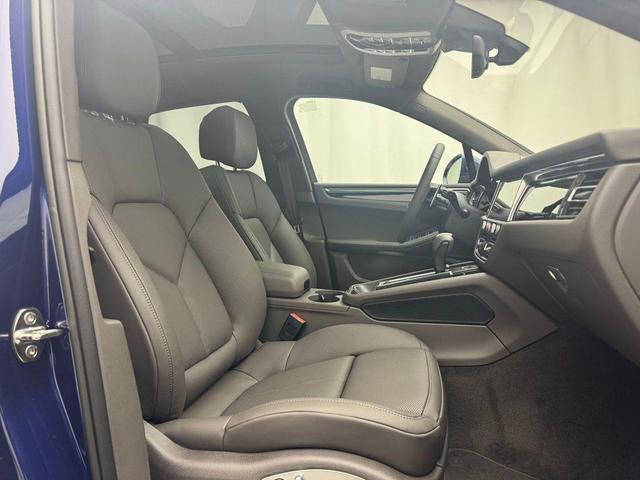 Photo of 2025 Blue Metallic Porsche Macan