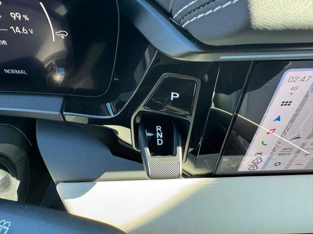 Photo of 2024 Green Porsche Macan Electric