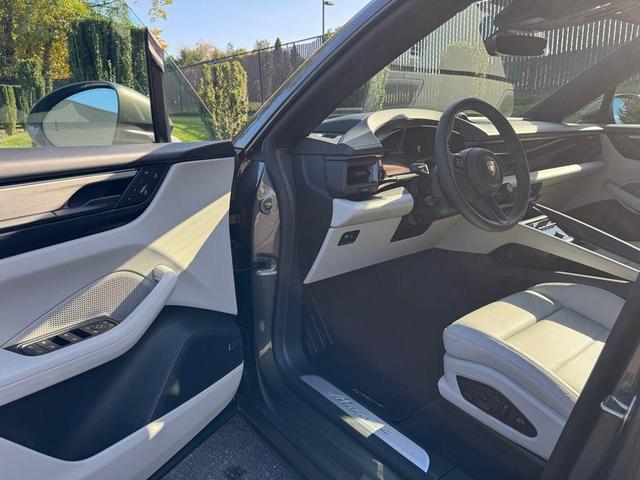 Photo of 2024 Green Porsche Macan Electric