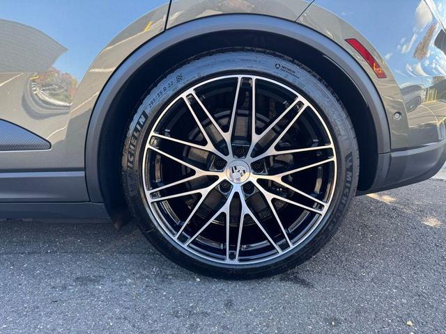 Photo of 2024 Green Porsche Macan Electric