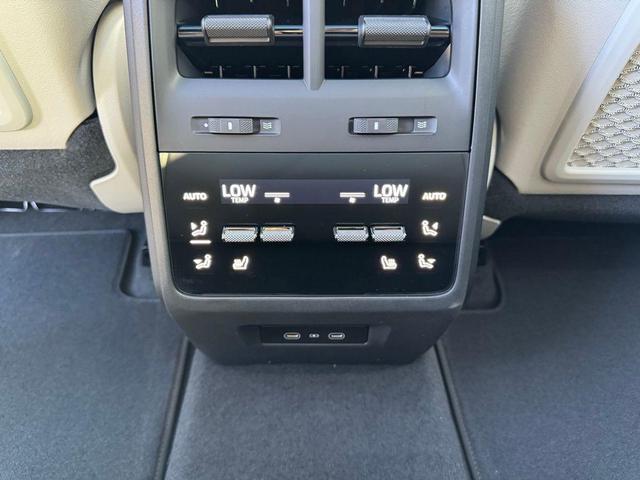 Photo of 2024 Green Porsche Macan Electric