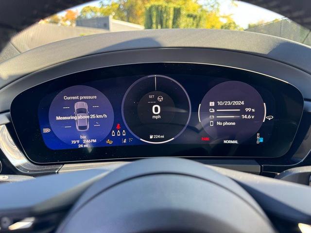 Photo of 2024 Green Porsche Macan Electric