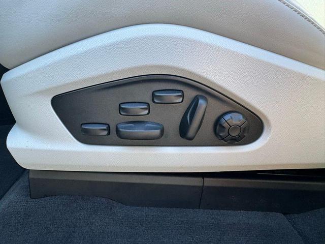 Photo of 2024 Green Porsche Macan Electric
