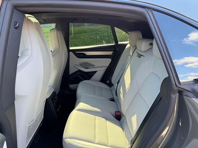Photo of 2024 Green Porsche Macan Electric