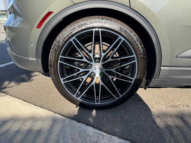 Photo of 2024 Green Porsche Macan Electric