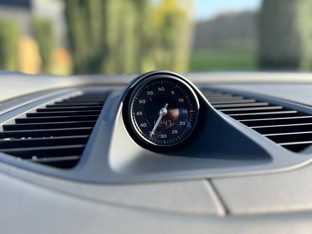 Photo of 2024 Green Porsche Macan Electric
