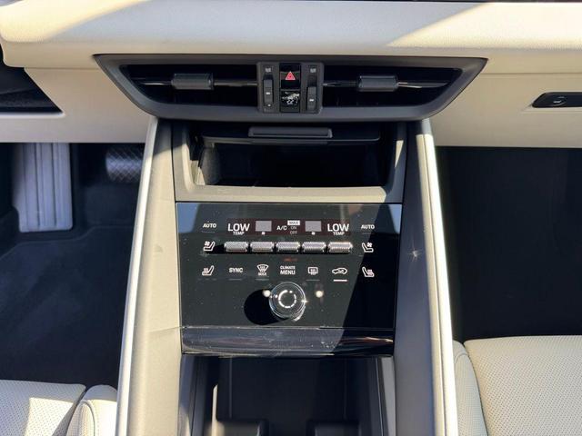 Photo of 2024 Green Porsche Macan Electric