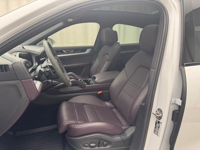 Photo of 2024 White Porsche Cayenne