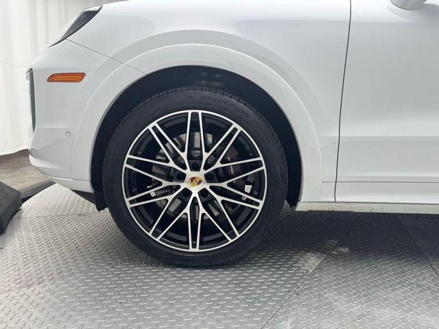 Photo of 2024 White Porsche Cayenne
