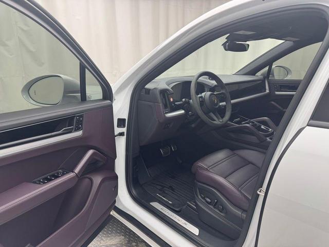 Photo of 2024 White Porsche Cayenne