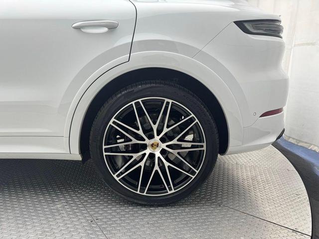 Photo of 2024 White Porsche Cayenne