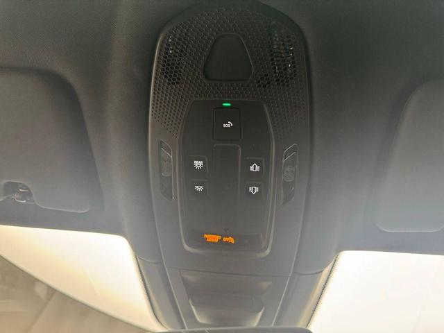 Photo of 2024 White Porsche Cayenne