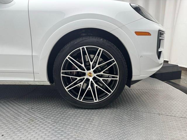 Photo of 2024 White Porsche Cayenne