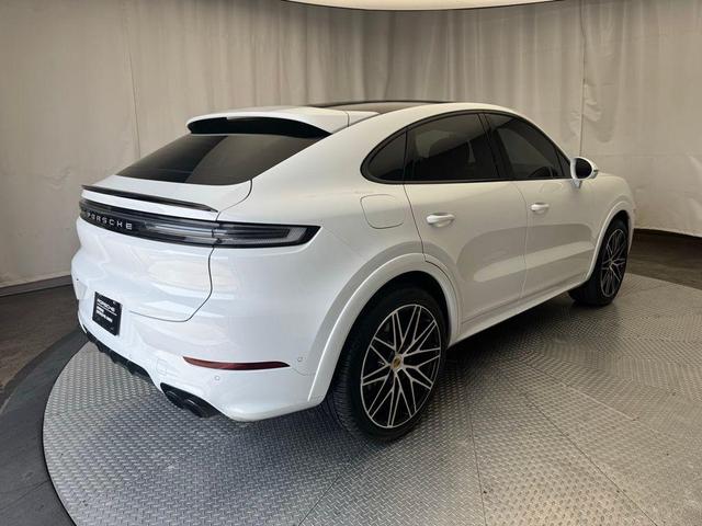 Photo of 2024 White Porsche Cayenne
