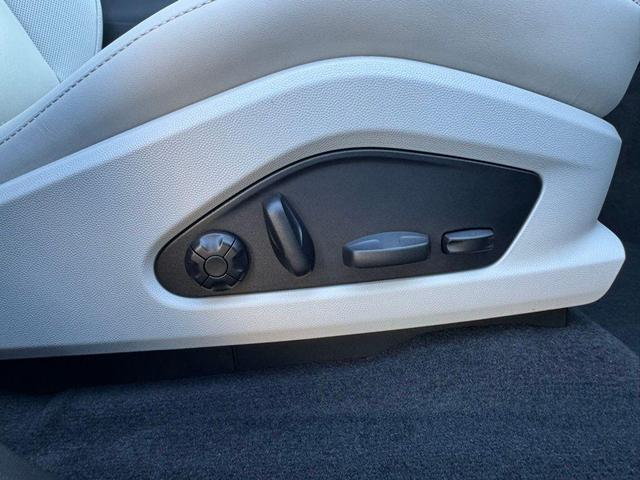 Photo of 2024 Blue Porsche Macan Electric