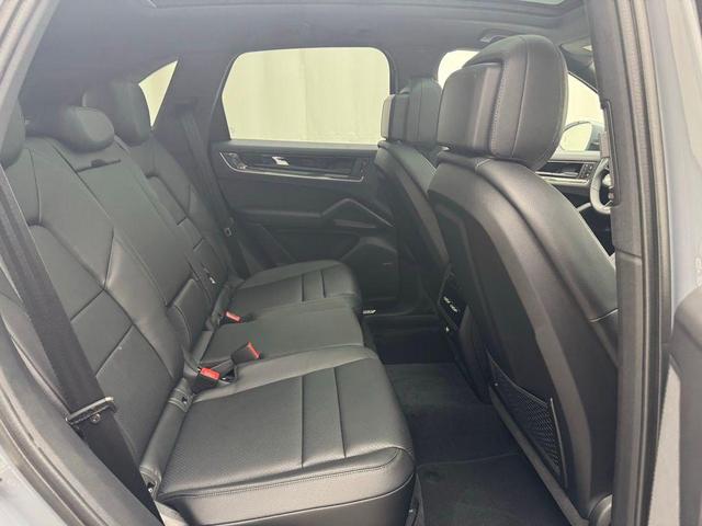 Photo of 2025 Arctic Grey Porsche Cayenne