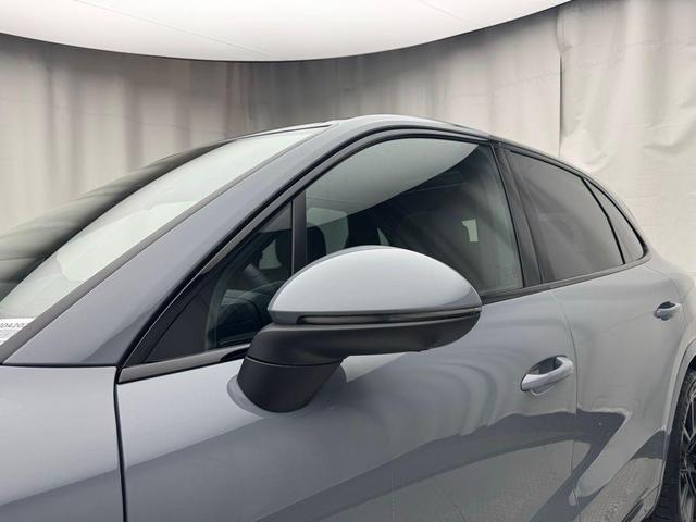 Photo of 2025 Arctic Grey Porsche Cayenne