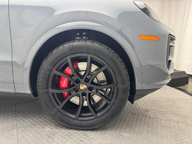 Photo of 2025 Arctic Grey Porsche Cayenne