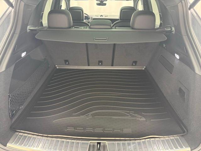 Photo of 2025 Arctic Grey Porsche Cayenne