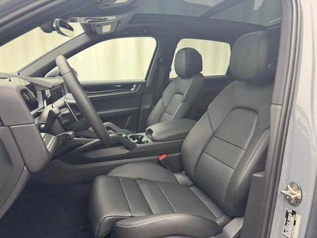 Photo of 2025 Arctic Grey Porsche Cayenne