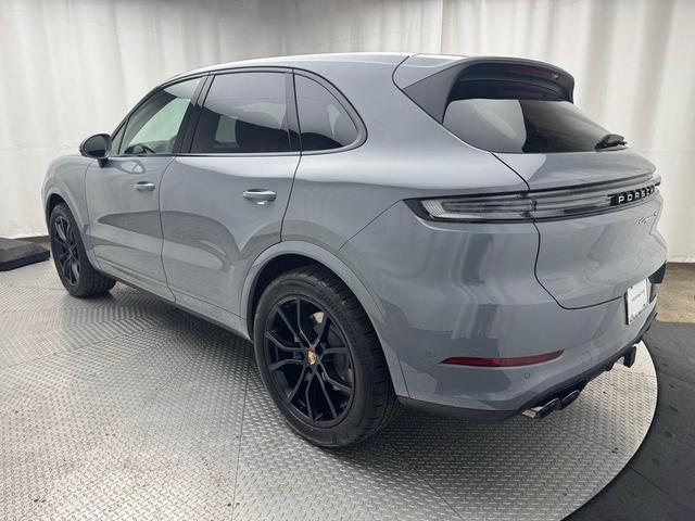 Photo of 2025 Arctic Grey Porsche Cayenne
