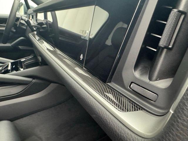 Photo of 2025 Arctic Grey Porsche Cayenne