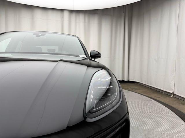 Photo of 2025 Black Porsche Macan