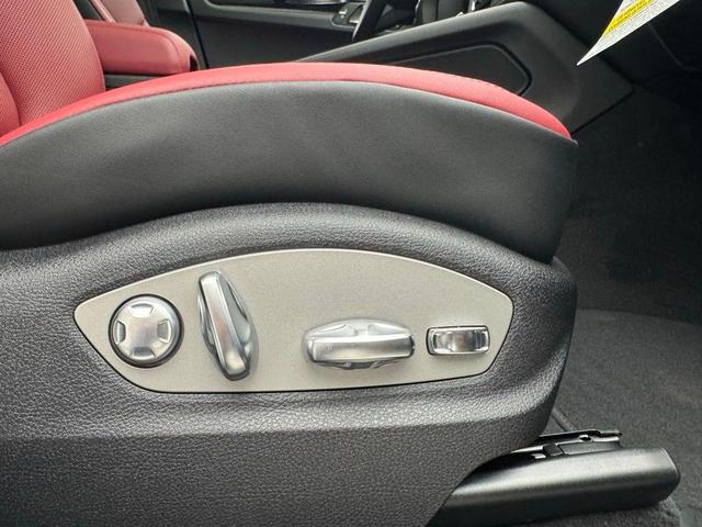 Photo of 2025 Dolomite Silver Metallic Porsche Macan