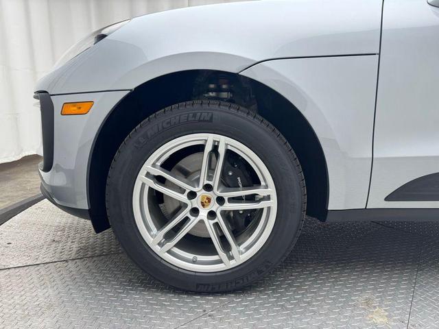 Photo of 2025 Dolomite Silver Metallic Porsche Macan