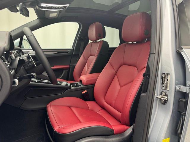Photo of 2025 Dolomite Silver Metallic Porsche Macan