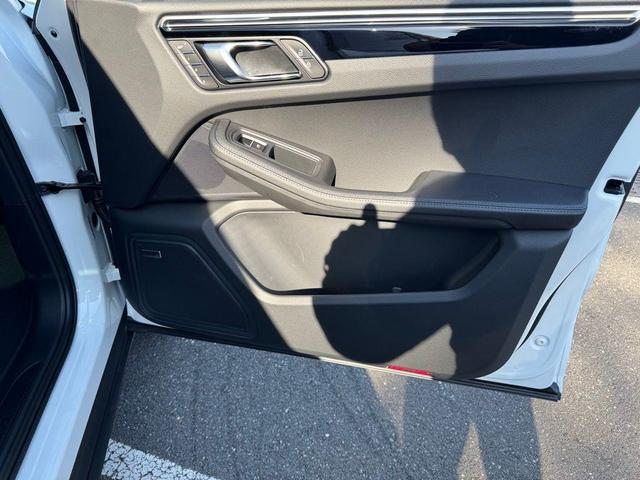 Photo of 2025 White Porsche Macan