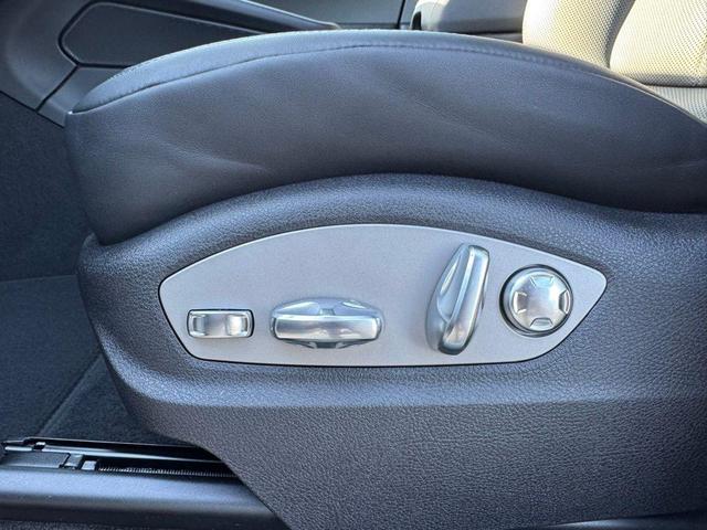 Photo of 2025 White Porsche Macan