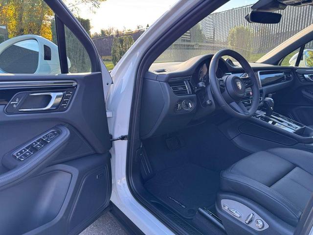 Photo of 2025 White Porsche Macan