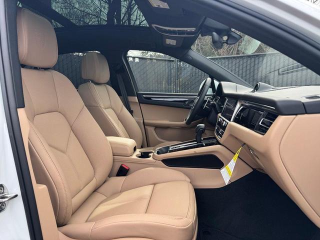 Photo of 2025 White Porsche Macan