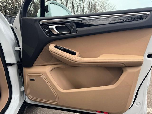 Photo of 2025 White Porsche Macan