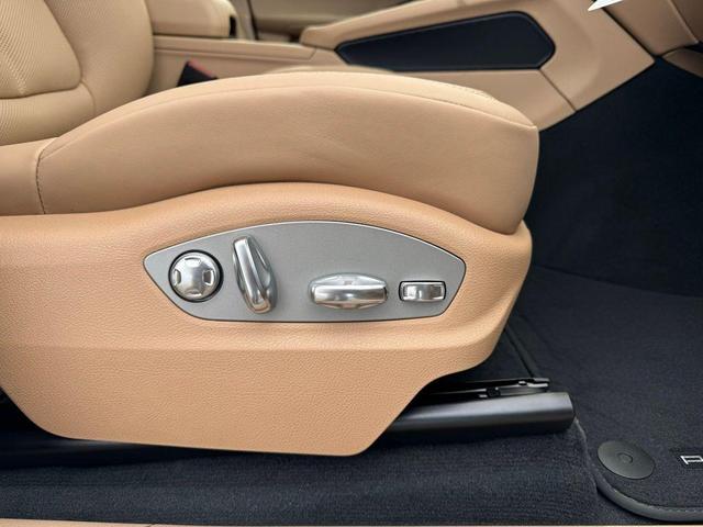 Photo of 2025 White Porsche Macan