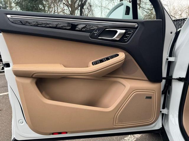 Photo of 2025 White Porsche Macan