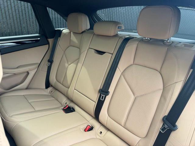Photo of 2025 White Porsche Macan