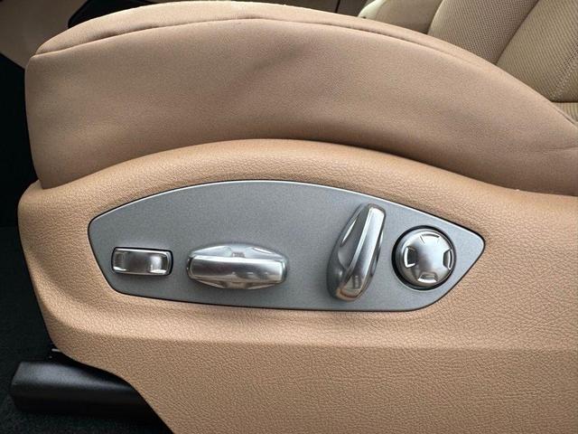 Photo of 2025 White Porsche Macan