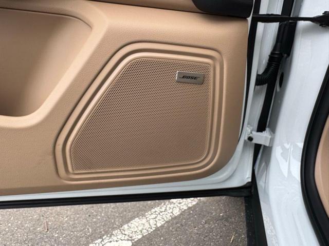 Photo of 2025 White Porsche Macan
