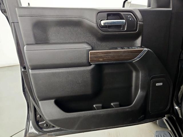 Photo of 2019 Black Chevrolet Silverado 1500