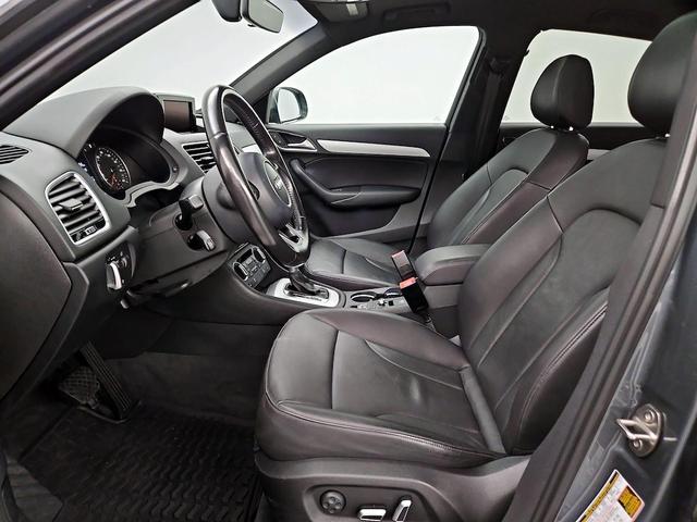 Photo of 2017 Gray Audi Q3