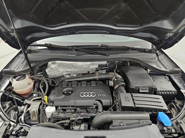 Photo of 2017 Gray Audi Q3