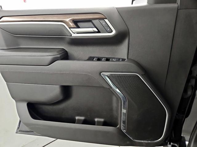 Photo of 2022 Black Chevrolet Silverado 1500