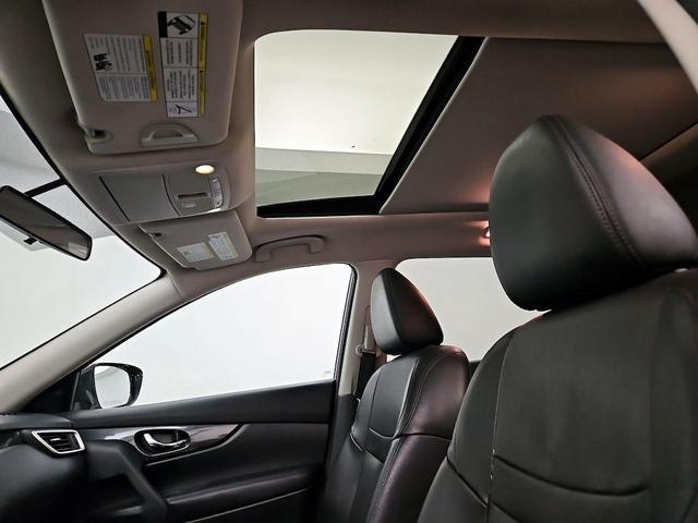 Photo of 2016 Gray Nissan Rogue