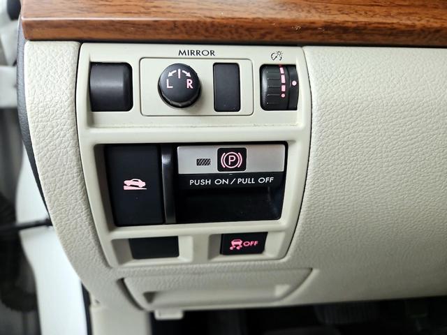 Photo of 2014 White Subaru Outback