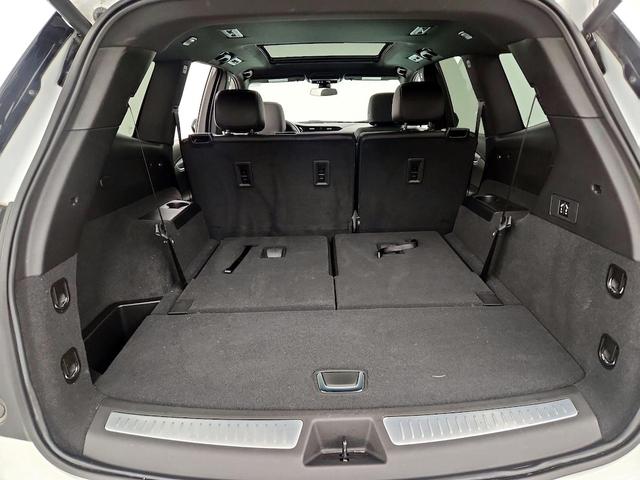 Photo of 2023 White Cadillac XT6
