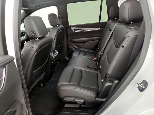 Photo of 2023 White Cadillac XT6